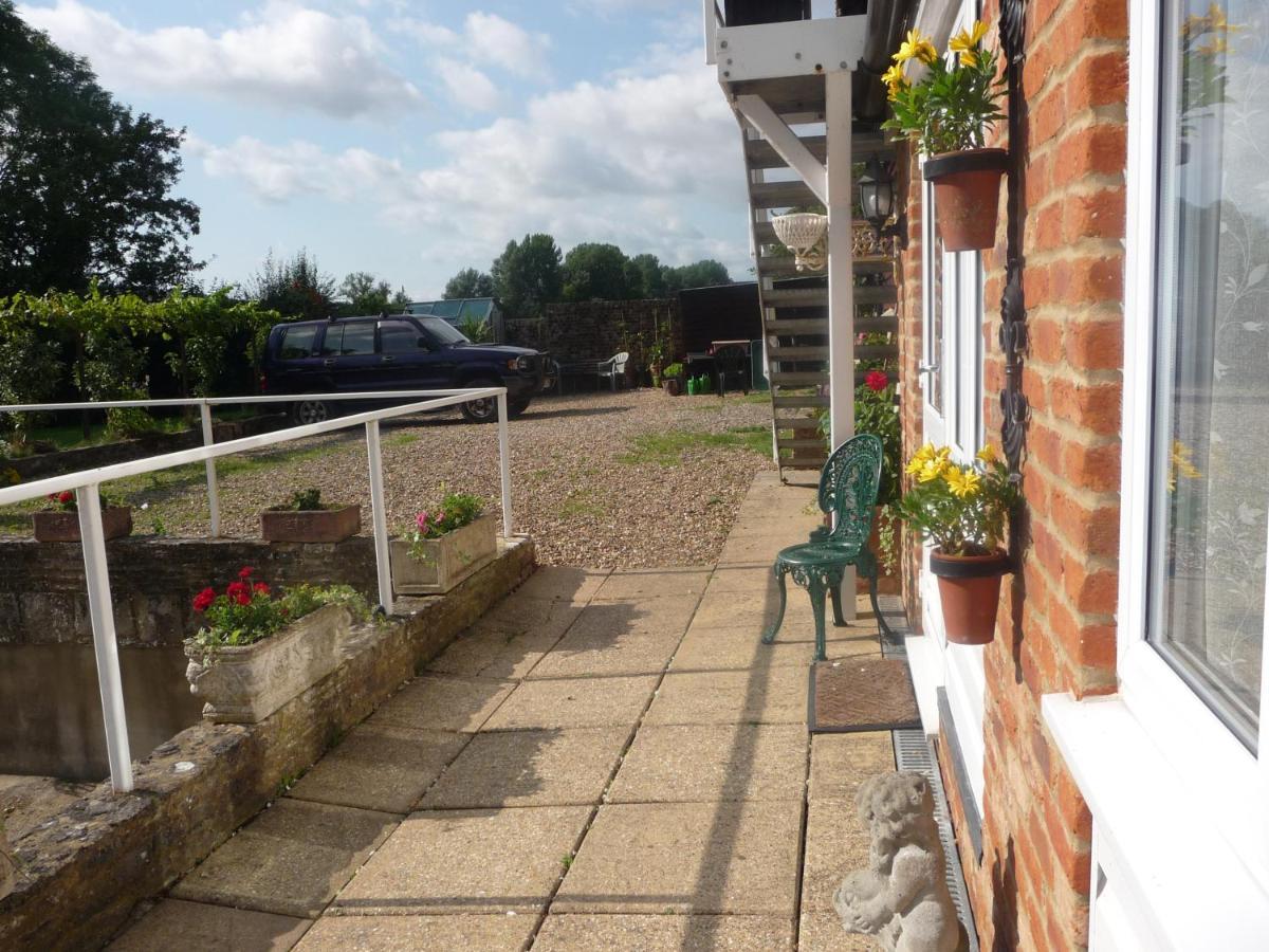 Salisbury Old Mill House Apartment Exterior foto